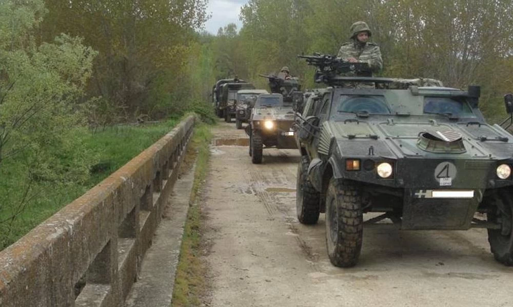 Νέο βίντεο-ντοκουμέντο: Πάνοπλοι άνδρες των ΕΔ ''μπλοκάρουν'' την εισβολή αλλοδαπών στον Έβρο - Με το δάχτυλο στη σκανδάλη